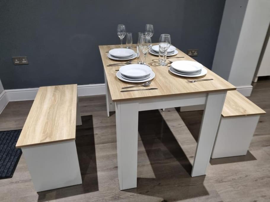 Beautiful 4 Bed Immaculate Condition Refurbished Property Romford Dış mekan fotoğraf